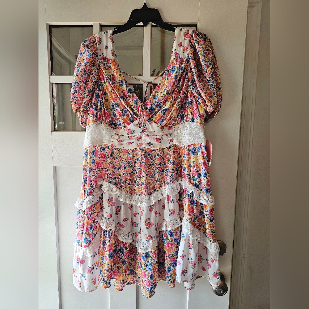 Floral ARULA Dress with Lace Details